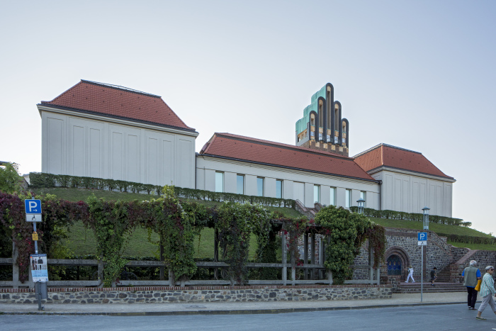 Mathildenhoehe Darmstadt Ausstellungsgebaeude Ostseite Darmstadt Marketing Rahel Welsen 1